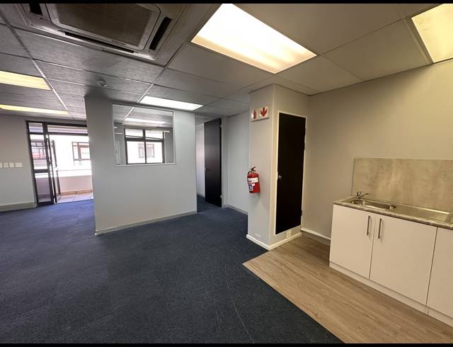 172M² OFFICE TO LET IN CENTURY CITY
